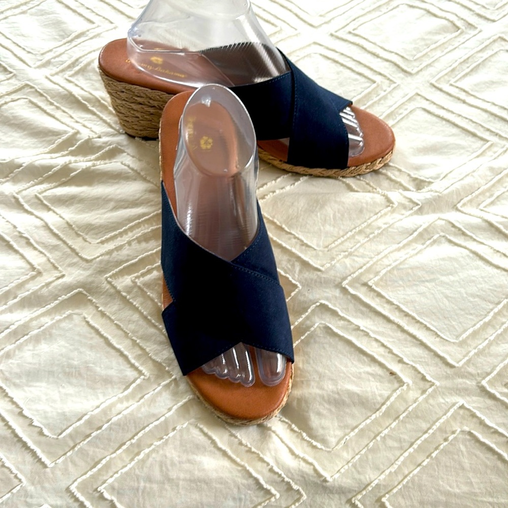 🌴🌴 Tommy Bahama sandals